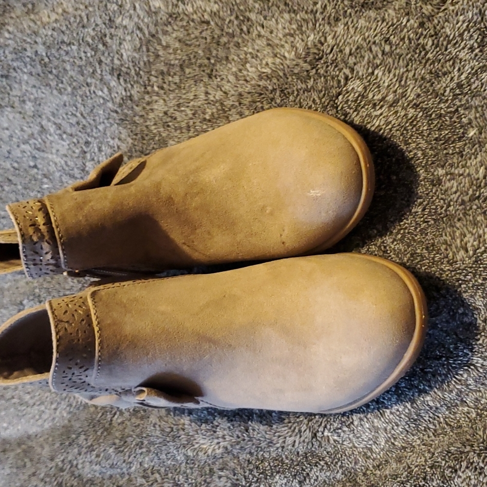 Girls Size 2 Tan Suede Boots Never Worn
